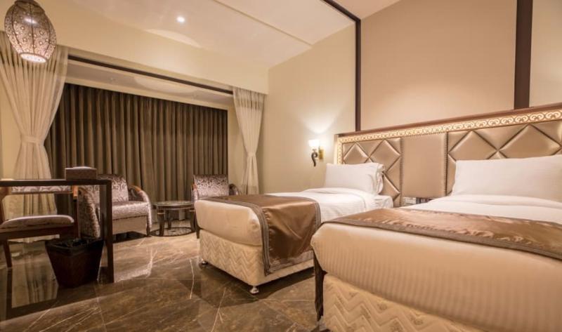 Hotel Peninsula Redpine Mumbai Exterior photo