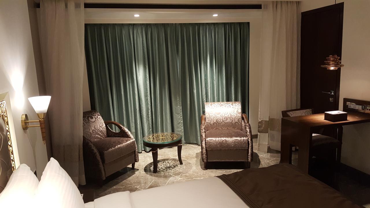 Hotel Peninsula Redpine Mumbai Exterior photo