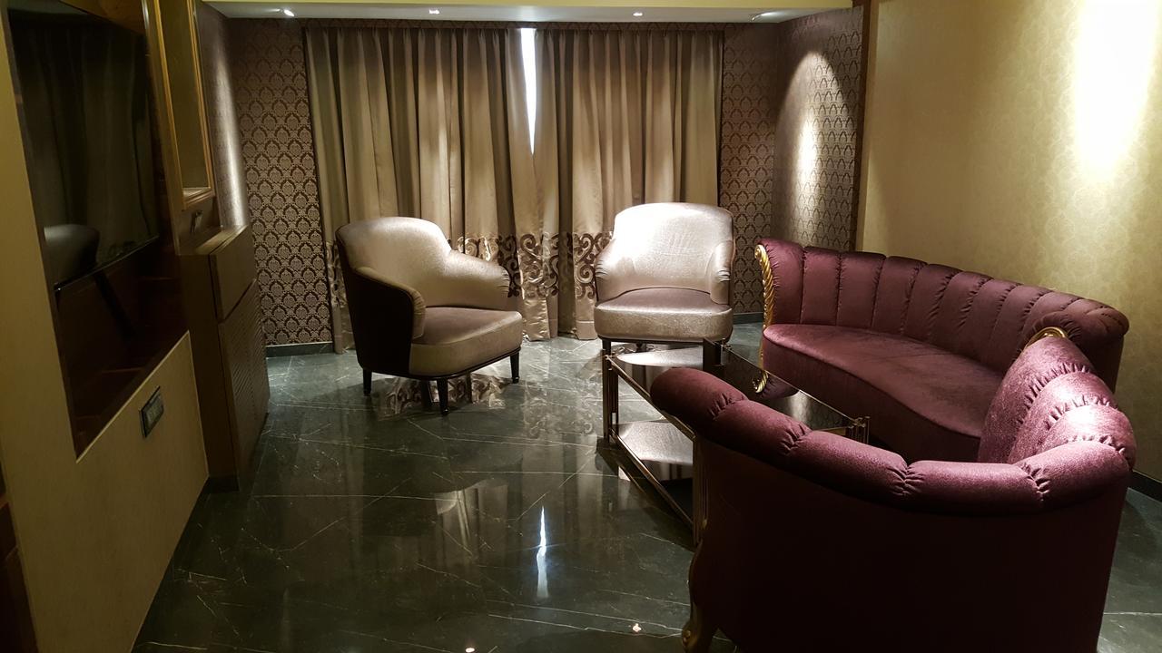 Hotel Peninsula Redpine Mumbai Exterior photo