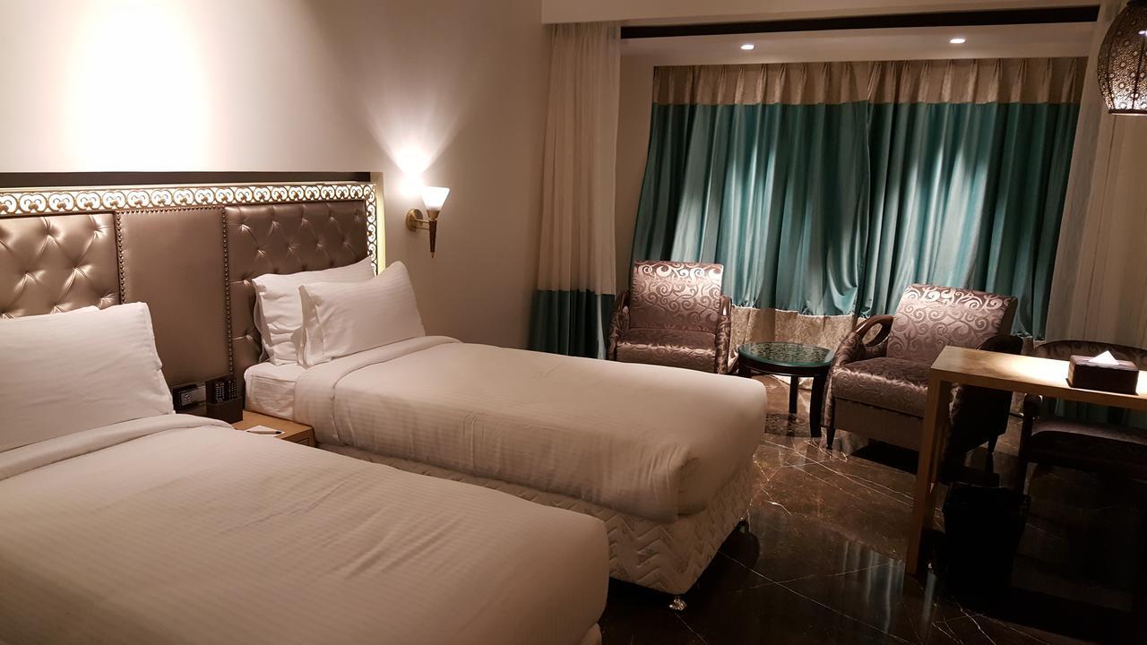 Hotel Peninsula Redpine Mumbai Exterior photo